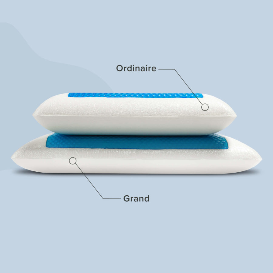 Une image montrant la différence de taille entre les oreillers en gel rafraîchissant Juno de taille ordinaire et de grande taille.