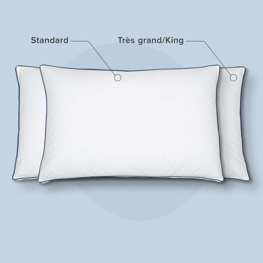 Une image montrant la différence de taille entre l'oreiller ajustable en mousse mémoire Juno de taille standard et King.